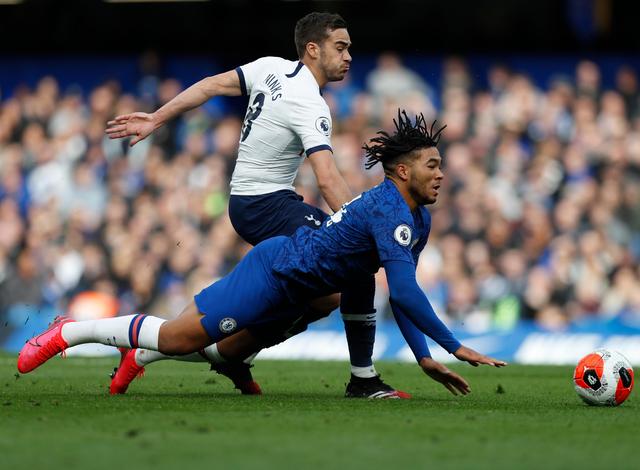 欧冠本周最佳球员候选：马杜埃凯、孔德、德凯特拉雷、格洛赫（欧冠本周最佳四人入围：马杜埃凯、孔德、德凯特拉雷、格洛赫）