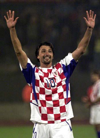 战狼队贡献2射1传！官方：B费当选英超第十五轮最佳球员（英超第15轮官方最佳：B费当选，战狼队贡献2球1助）