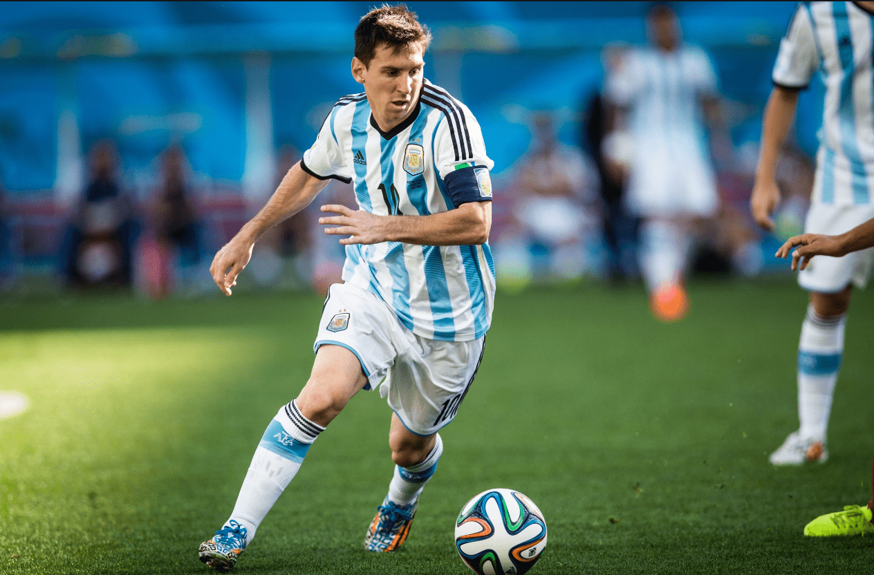 爵士东契奇30+三双力助球队逆转（东契奇轰30+三双，助球队完成逆转）