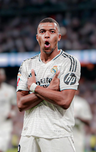 国脚连续进球引领全队节奏（国脚连场建功掌控全队节奏）